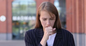 Иммунолог Парецкая объяснила, что за вирус доводит россиян этой весной до кашля с кровью