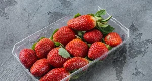 Как проверить апрельскую клубнику на качество, объяснила врач Павлова