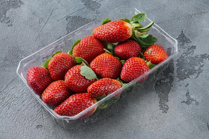 Как проверить апрельскую клубнику на качество, объяснила врач Павлова