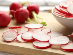 Лучше, чем отруби: почему редиску надо резать тонко и нельзя запивать холодным