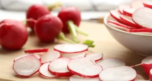 Лучше, чем отруби: почему редиску надо резать тонко и нельзя запивать холодным