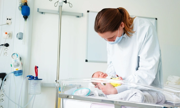 Неонатолог Сластенова: &laquo;Мамы недоношенных малышей часто кладут в кювез иконку&nbsp;&mdash; родителям так легче&raquo;