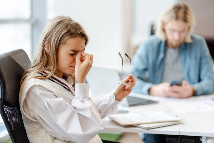 Почему появляются вспышки и искры, когда мы трем глаза, ответила офтальмолог Толтаева