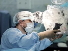 В НИИТО женщине удалили сложную опухоль, которая маскировалась под рассеянный склероз