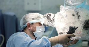 В НИИТО женщине удалили сложную опухоль, которая маскировалась под рассеянный склероз