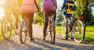 В СПбГПМУ помогли упавшей с велосипеда девочке и предупредили о частой ошибке бабушек