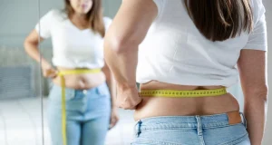 Врач Лебедева рассказала, как весенний гиповитаминоз приводит к перееданию и целлюлиту