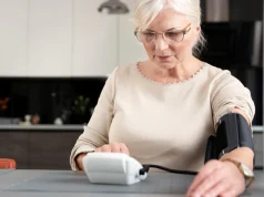 Врач Новиков назвал 8 болезней, которые приходят вслед за гипертонией