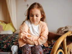 6-летняя девочка получила химический ожог лица, прикоснувшись к комнатному растению
