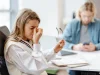 Будто песка насыпали: как справиться с сухостью глаз без чудо‑капель