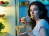 Ночной дожор: почему после девяти вечера тянет на сладкое и как с этим справиться