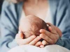 Мама заработала абсцесс легкого, отсасывая сопли из носа годовалого малыша