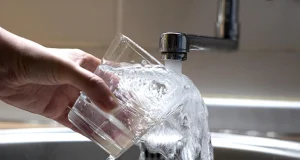 Неожиданная причина, почему важно очищать водопроводную воду от хлора