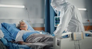 В Китае летняя вспышка ковида: в каких регионах болеют чаще и что говорят эпидемиологи