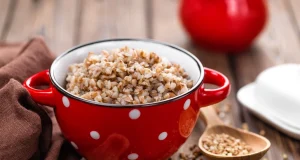 Как превратить обычную гречку в блюдо, которое хочется есть: 6 простых советов нутрициолога
