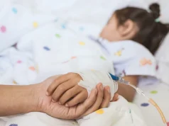 Непривитая 4-летняя девочка умерла от дифтерии. Ее родителей обвинили в убийстве