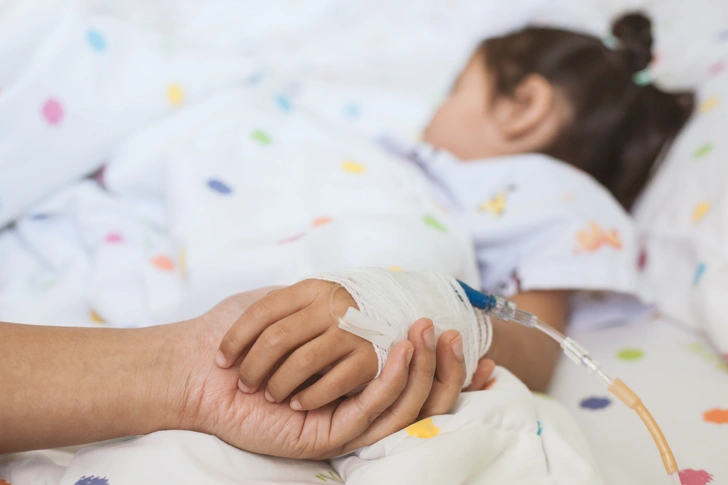 Непривитая 4-летняя девочка умерла от дифтерии. Ее родителей обвинили в убийстве