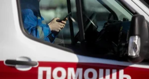 «У меня черви лезут из головы»: история женщины, которая после отдыха в Индии шокировала врачей