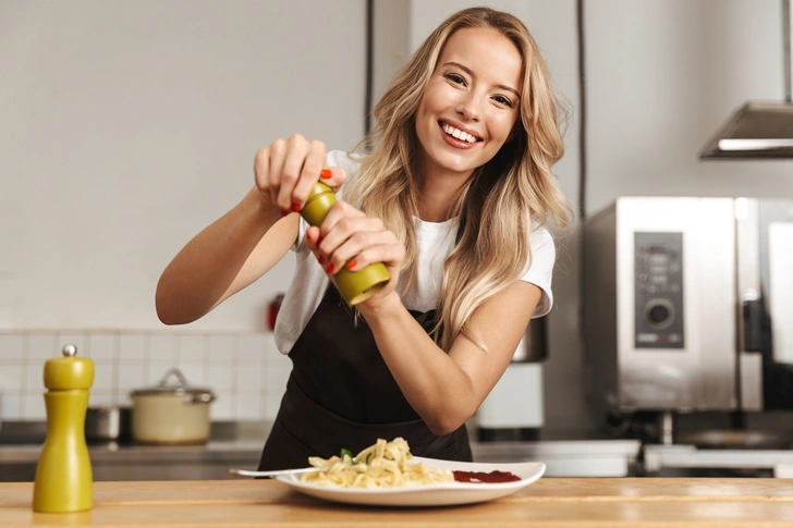 Чем заменить соль: 10 рабочих альтернатив на кухне для здоровья и вкуса