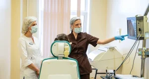Глаза вышли из орбит, пропало обоняние: как спасали мужчину с грибком и полипами в носу