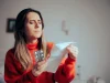Нечеткое зрение у 39-летней женщины оказалось симптомом опухоли мозга: клинический случай