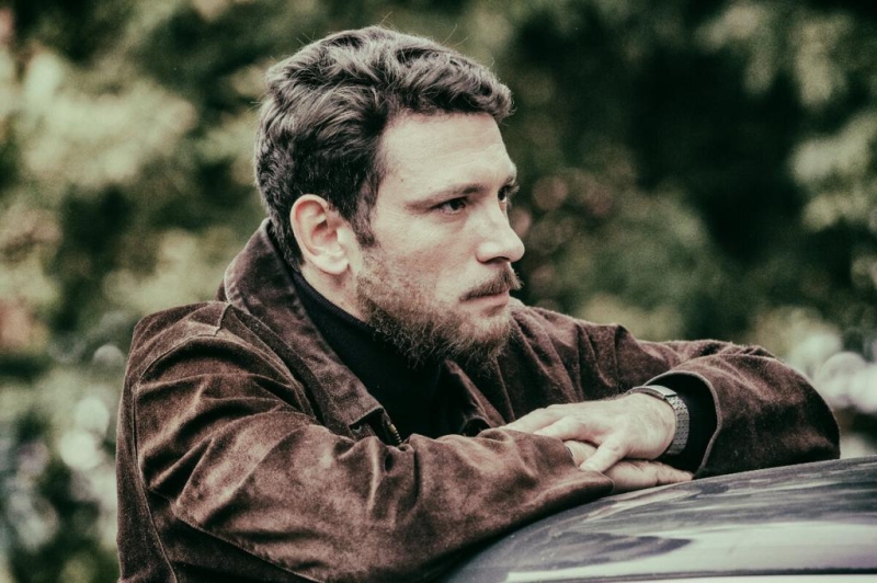 "Это иллюзия – всем нравиться невозможно": Антон Хабаров о популярности, жизни вне съемочной площадки и друзьях в профессии
