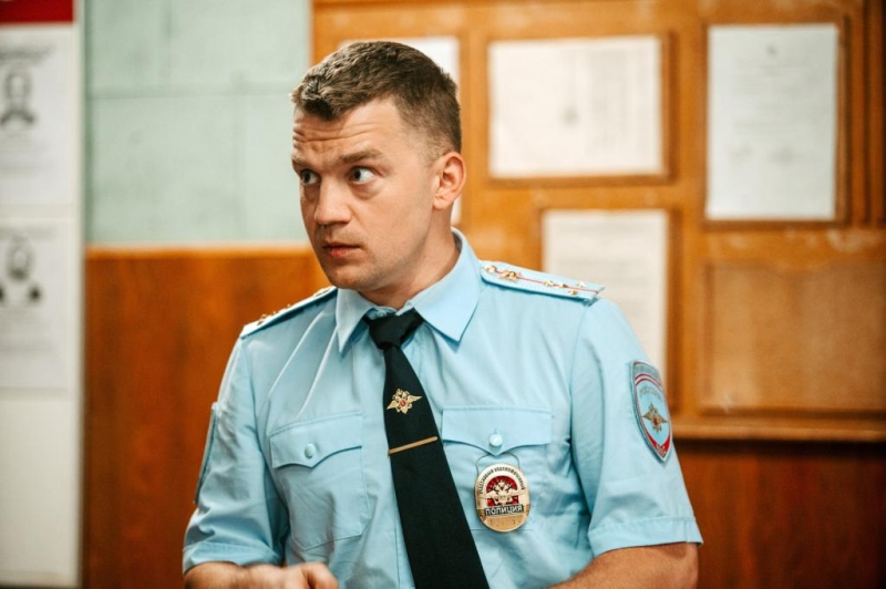 “Это расхожий страх для артиста – играть похожие роли в разных проектах”: Алексей Демидов о профессии и новом сериале “Инспектор Гаврилов”