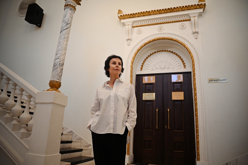 “Сегодня профессиональная планка сильно упала”: Ирина Апексимова о студентах, преданности сцене и тоске по стрессу